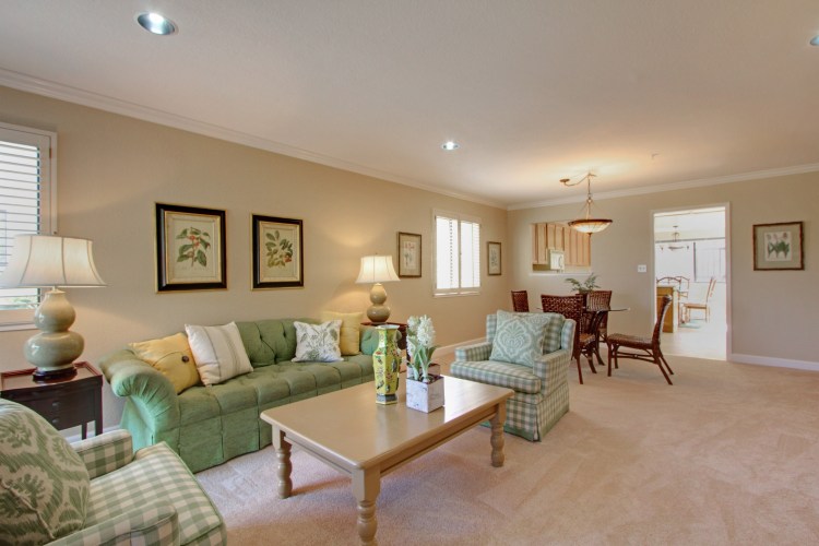 Lovely Rossmoor Ground Floor Unit With Garage